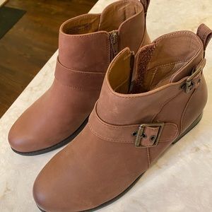 Vionic booties size 10